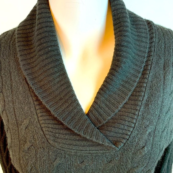 G.H. Bass & Co. V-Neck Sweater-S - Picture 4 of 7